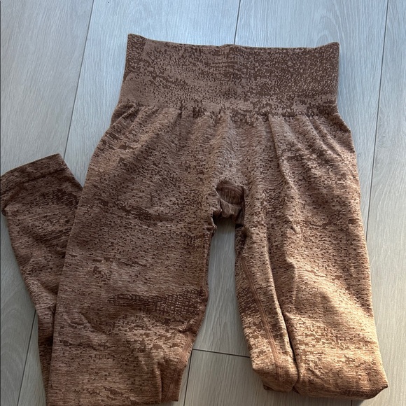 NVGTN Leggings in Textured Brown - Picture 3 of 3